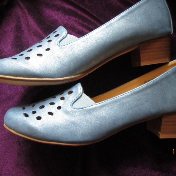 NWOT COMFORT VIEW SKY BLUE COLOR SHOES, 7 1/2 MED - Picture 2 of 4